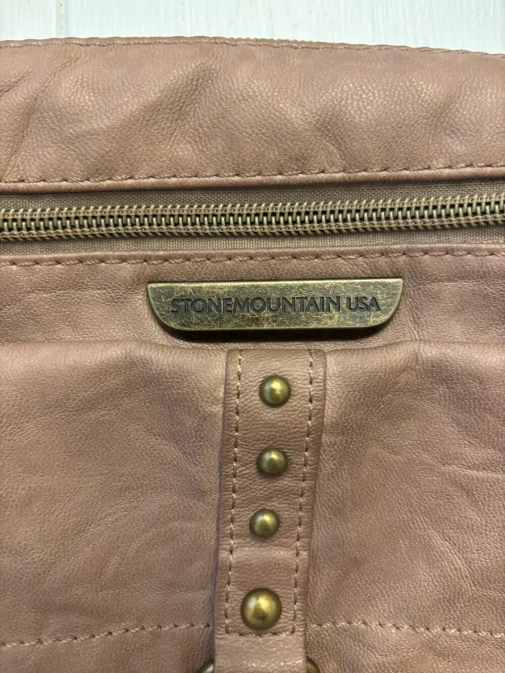 Stone Mountain USA Leather Crossbody Bag Taupe Mauve Organizer Purse